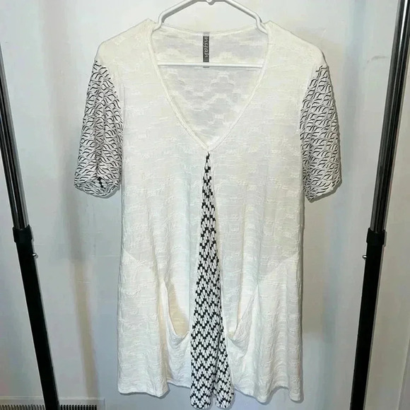 Nyah Woman’s Top A6 - Picture 1 of 3